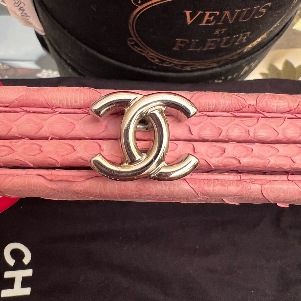 Chanel pink python clutch - Picture 3 of 10